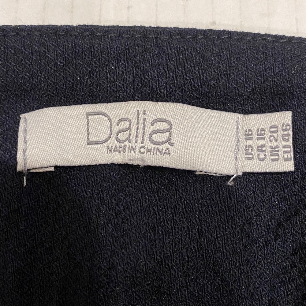 Dalia Black textured Pull-on stretchy Pants Size 16 - Picture 3 of 11